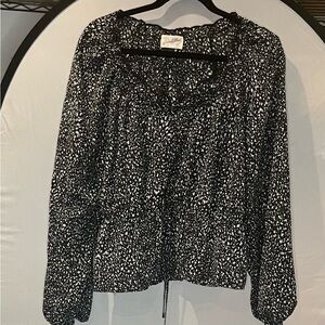 Universal Thread Black and White Patterned Blouse